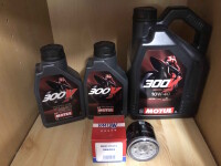 Ölwechselset Ölwechselkit MOTUL Öl 300V 10W-40+Ölfilter für alle Triumph Rocket III 3 Bj.2004-2023